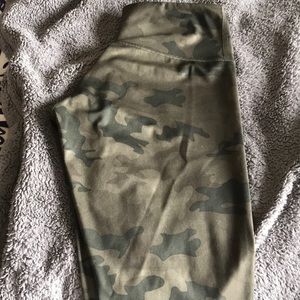 LULULEMON WUNDER UNDERS SIZE 4🍋